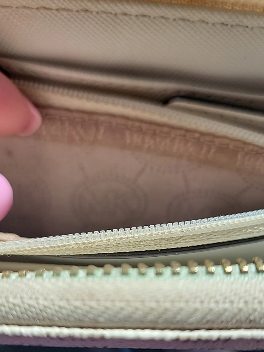 Michael Kors Jet Set Signature Logo Continental Wallet In Vanilla